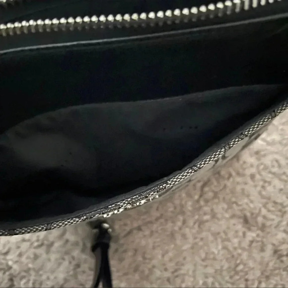 Coach small crossbody LIKE NEW - Picture 4 of 6
